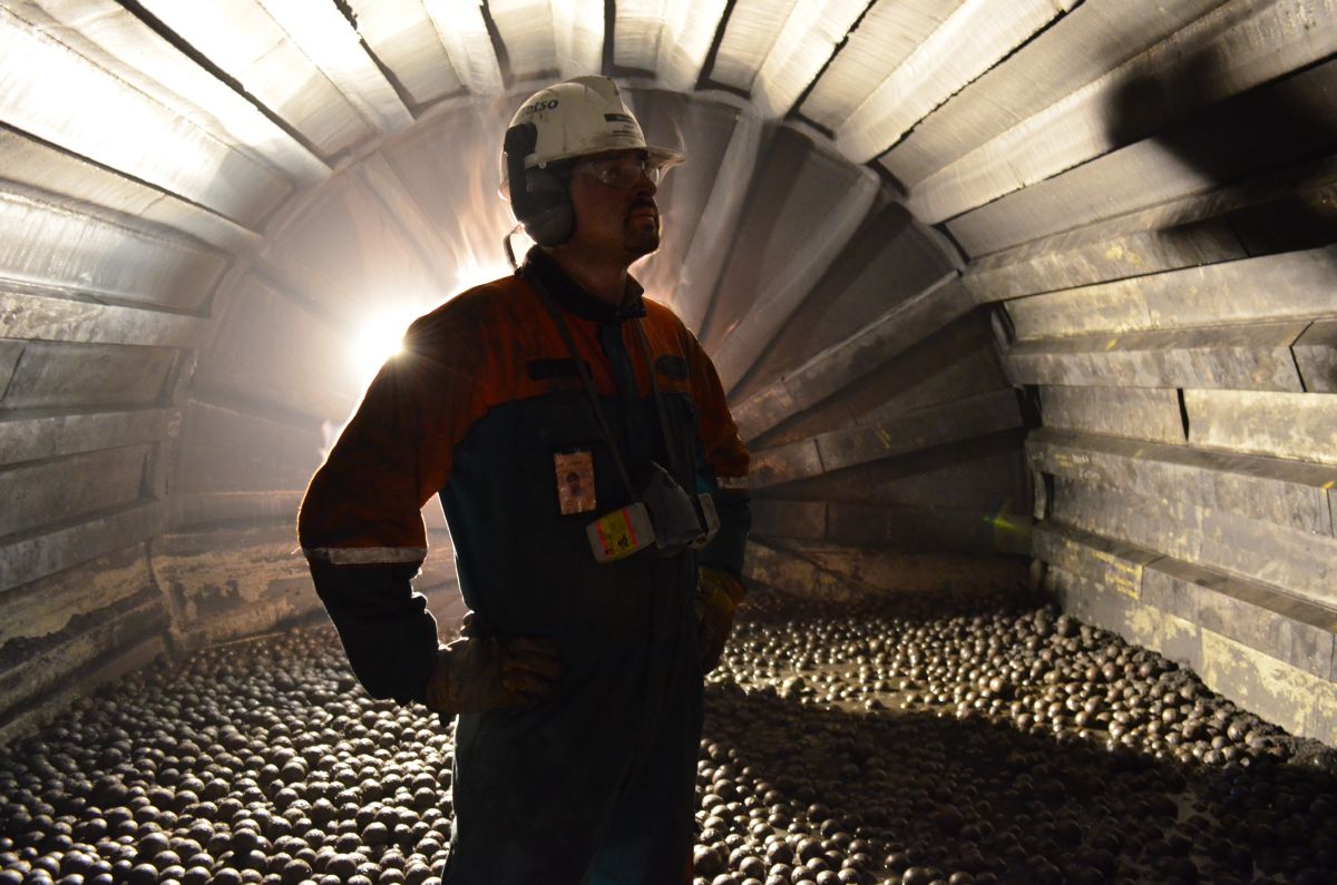 Man inside a grinding mill.